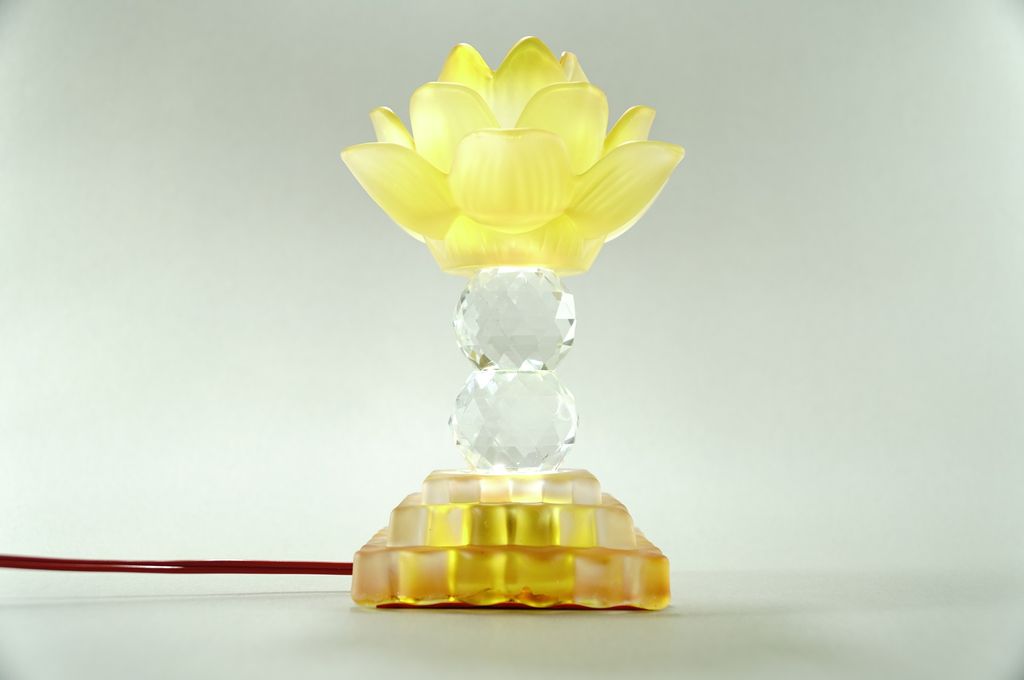 Đèn thờ điện lưu ly chân pha lê hoa sen nguyên khối đèn thờ Phật led trụ vuông tầng - Cao 15cm