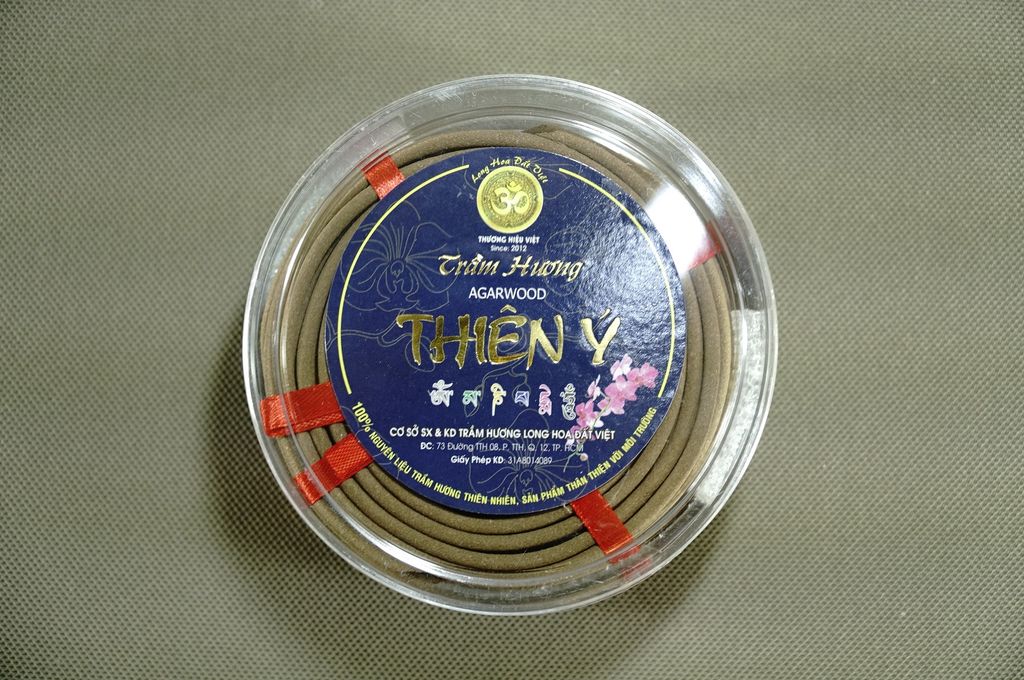 Nhang khoanh trầm hương Thiên Ý - 20 khoanh nhang vòng trầm hương cao cấp - Cháy 8 tiếng/Vòng - Hộp tròn xanh