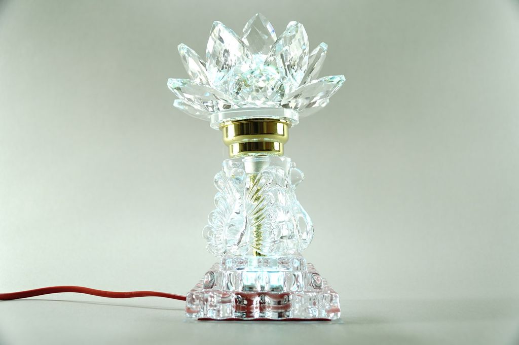 Đèn thờ cúng điện pha lê nguyên khối hoa sen đèn thờ led đổi màu trụ vuông tầng cao cấp - Cao 20cm