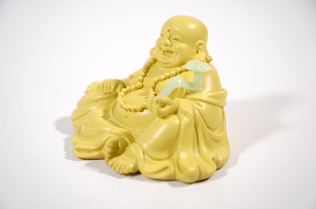 Tượng Phật Di Lặc ngồi đặt xe ô tô vàng đất cầm gậy như ý - Cao 6cm rộng 11cm