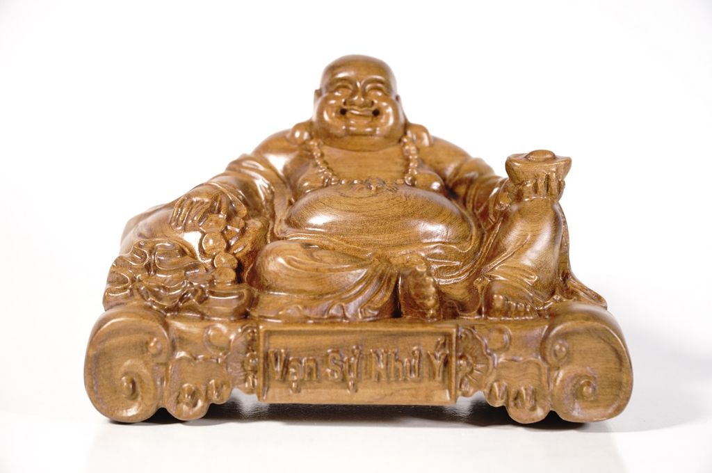 Tượng Phật Di Lặc gỗ Bách Xanh cầm vàng VẠN SỰ NHƯ Ý đặt xe ô tô cao cấp nguyên khối - Cao 9cm Rộng 15cm