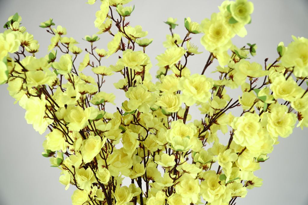 Hoa giả đẹp, cành hoa Mai giả trang trí, decor loại đẹp dày dặn - Dài 95cm