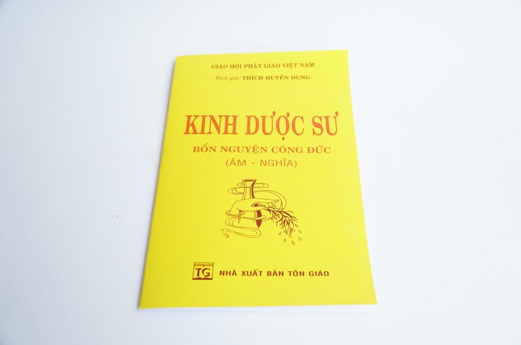 Sách Phật Giáo - Kinh Dược Sư Âm Nghĩa bìa giấy vàng - Thích Huyền Dung - Chữ to rõ 118 trang