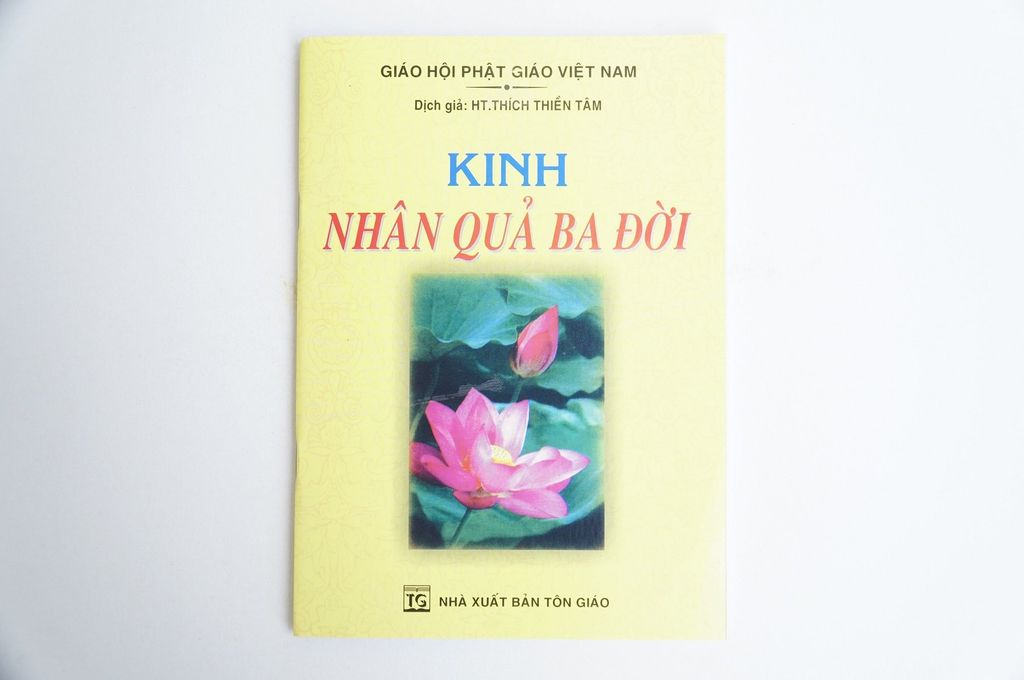 Sách Phật Giáo - Kinh Nhân Quả Ba Đời bìa giấy vàng - Thích Thiền Tâm - Chữ to rõ 62 trang