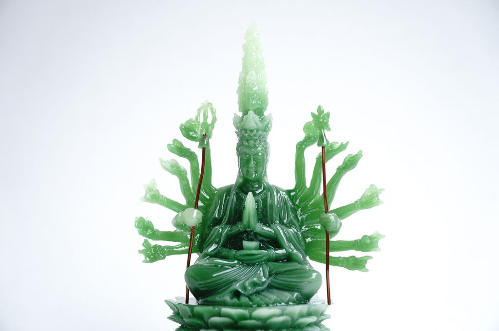 Tượng Phật Chuẩn Đề Thiên Thủ Thiên Nhãn cẩm thạch xanh - Cao 16cm