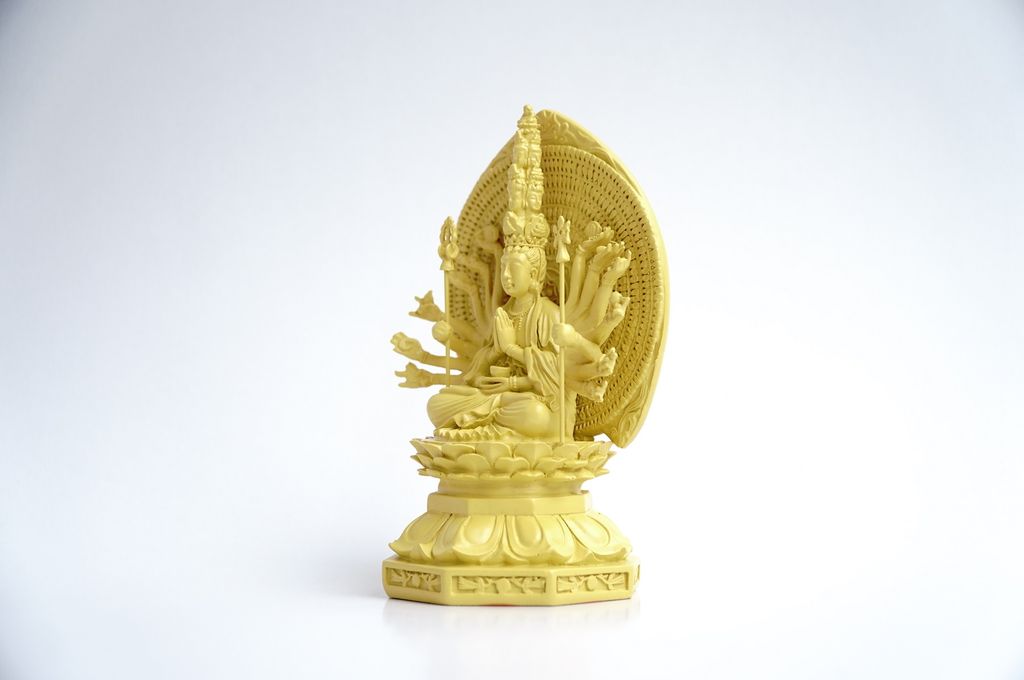 Tượng Phật Thiên Thủ Thiên Nhãn Chuẩn Đề hào quang vàng đất - Cao 16cm