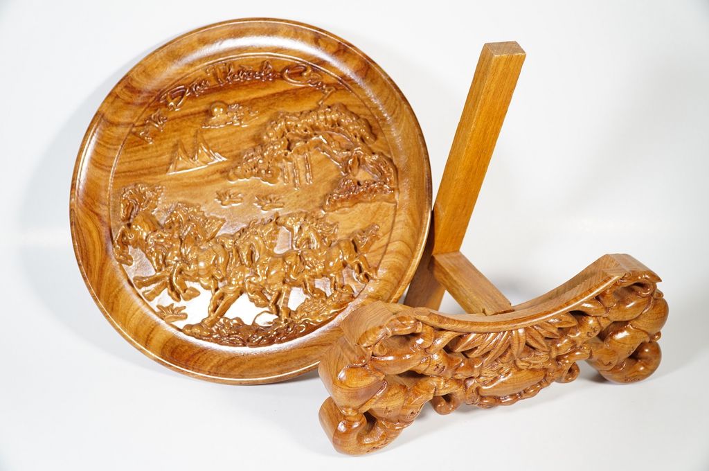 Đĩa gỗ phong thủy gỗ hương Ngựa mã đáo thành công bát mã giàu có tài lộc - Đường kính 30cm cao 40cm gồm đế