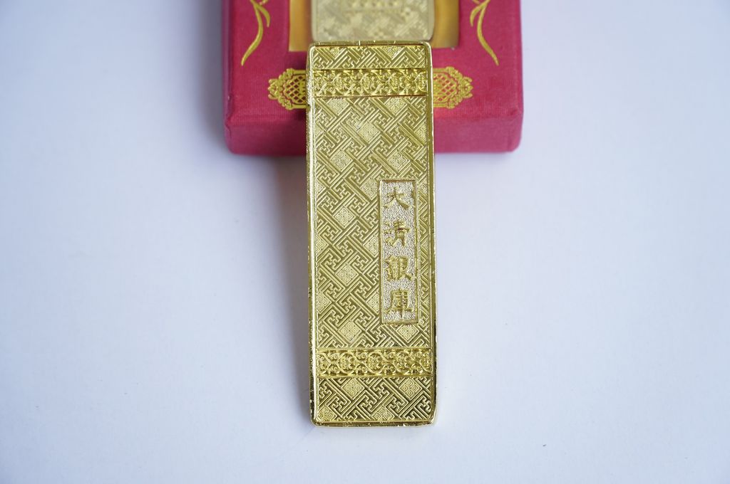 Hộp vàng khối thờ Thần Tài 9999 cầu tài lộc đồng vàng - Dài 8,8cm đặc nặng có hộp đỏ sang trọng