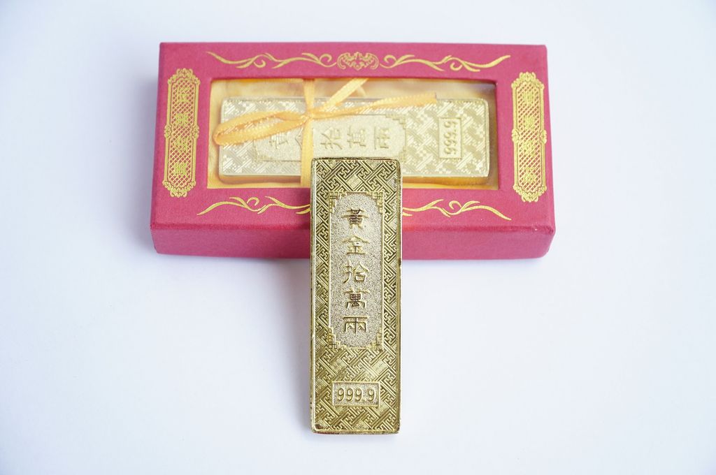Hộp vàng khối thờ Thần Tài 9999 cầu tài lộc đồng vàng - Dài 8,8cm đặc nặng có hộp đỏ sang trọng
