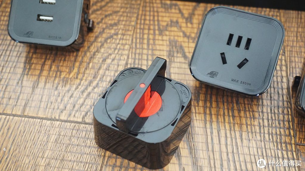 Ổ cắm 5 chấu rời Mensarjor ( Đen )