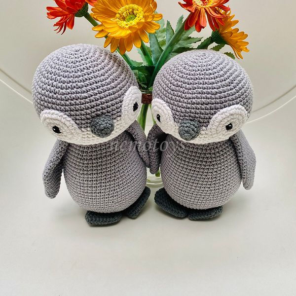  CHIM CÁNH CỤT MUMBLE VÀ GLORIA (26CM) - Thú bông bằng len handmade, Thú len Amigurumi, Búp bê len handmade 