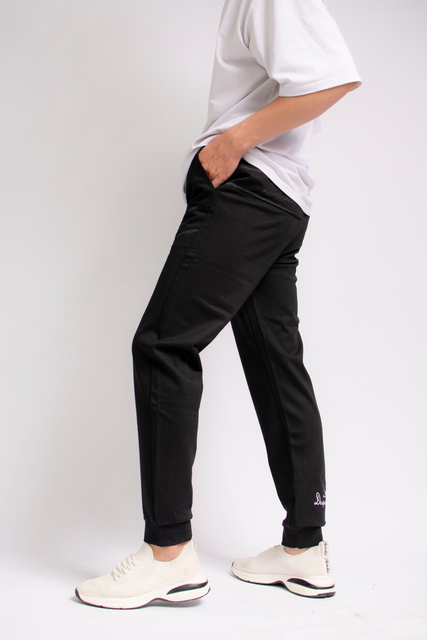 Quần Dài Thể Thao Joggers Nam Đen - J012