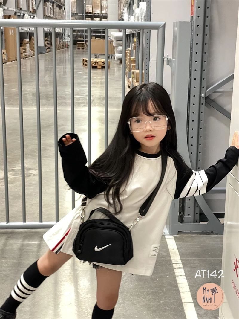 Áo form dài, tay 3 sọc siêu cá tính AT142