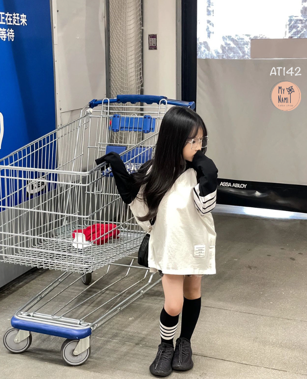 Áo form dài, tay 3 sọc siêu cá tính AT142