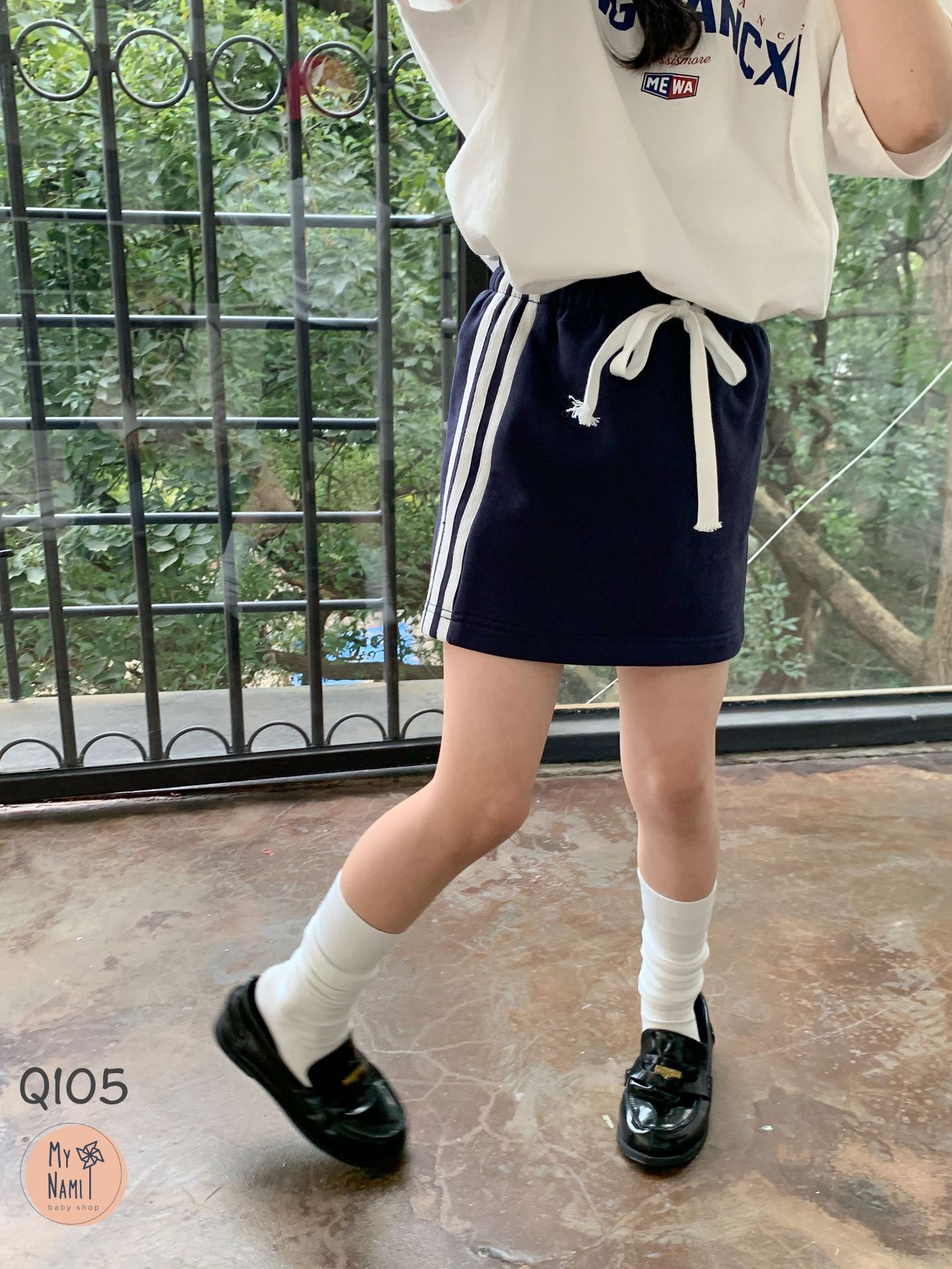 Q105 - Váy thể thao sọc trắng