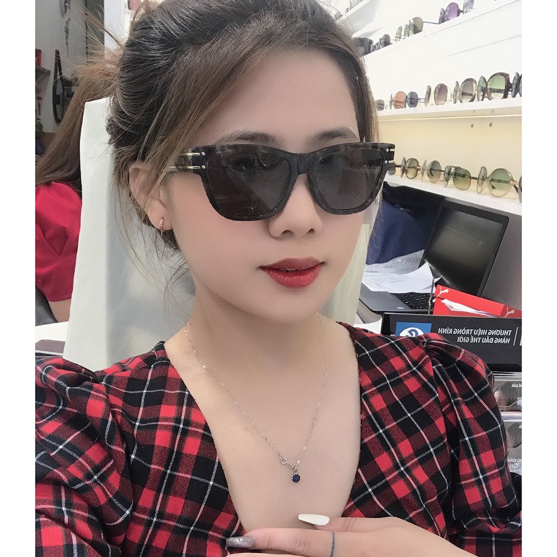 Kính mát DIOR DIORSIGNATURES6U 68D0