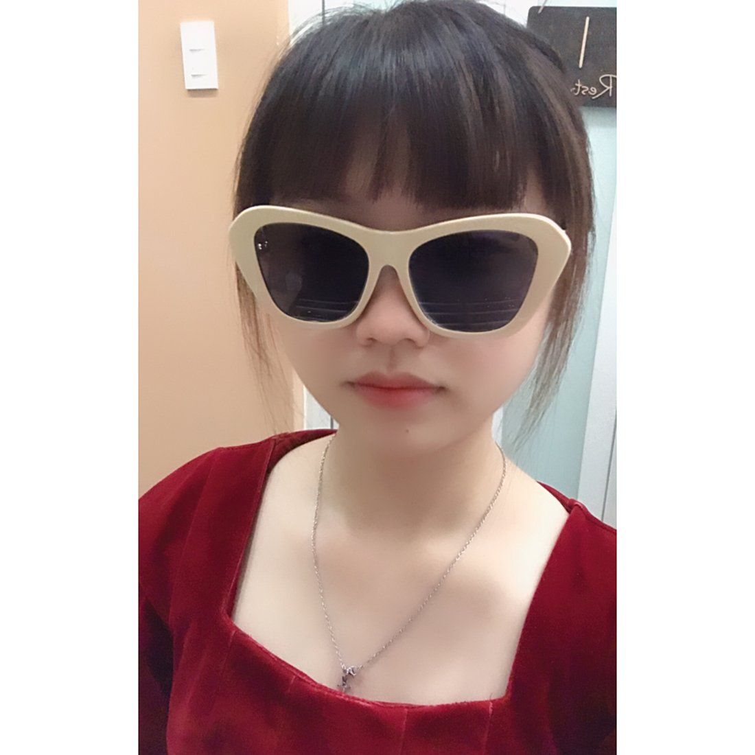 Kính mát FENDI FE40064F 25V