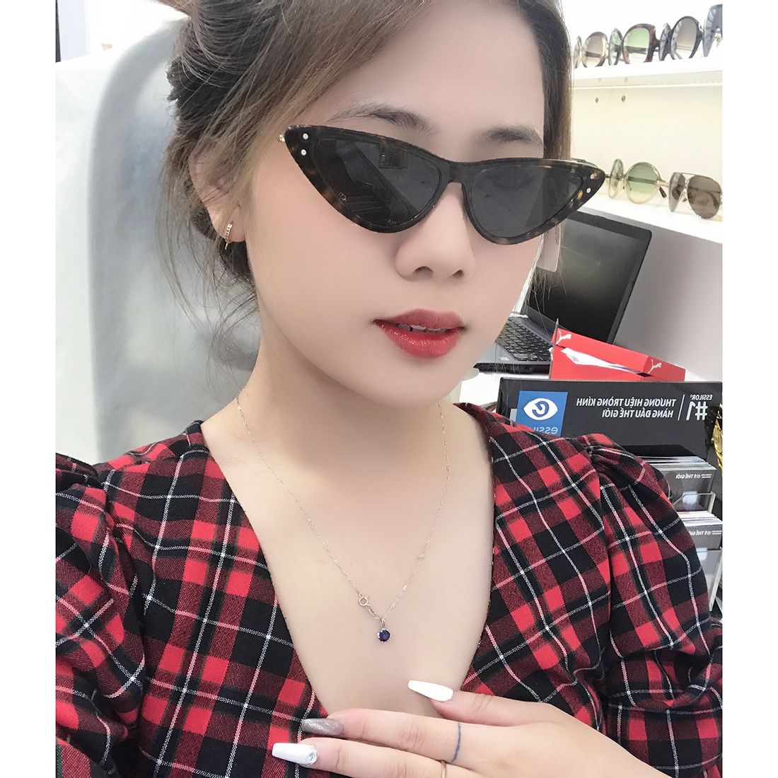 Kính mát DIOR MISSDIORB4U 22C0