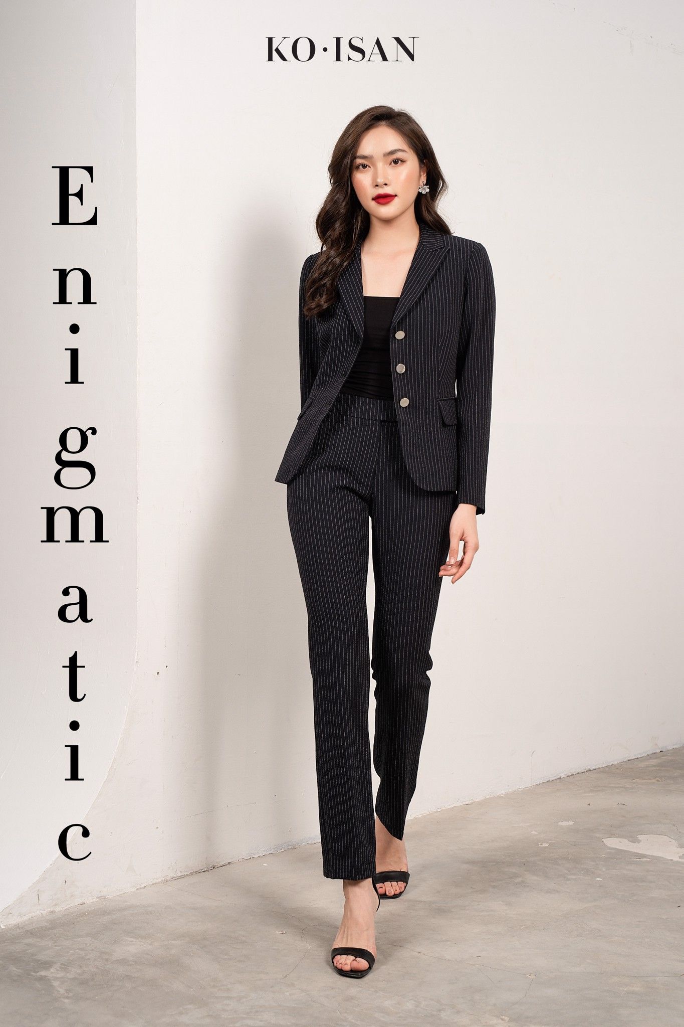 Bộ vest kẻ đen trắng