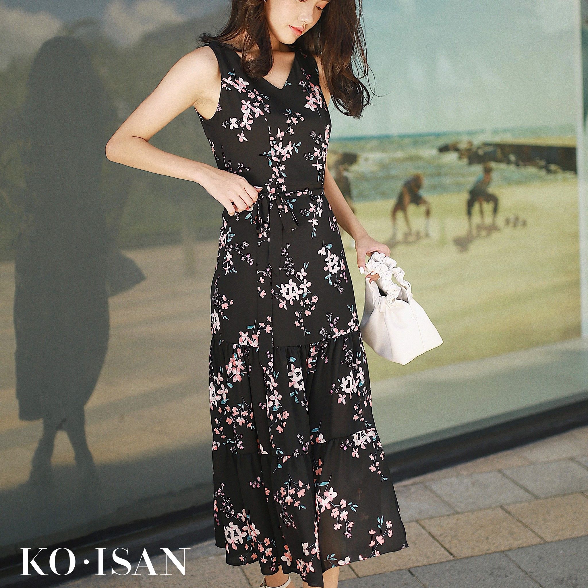 Đầm maxi đen hoa khoét nách 64500210