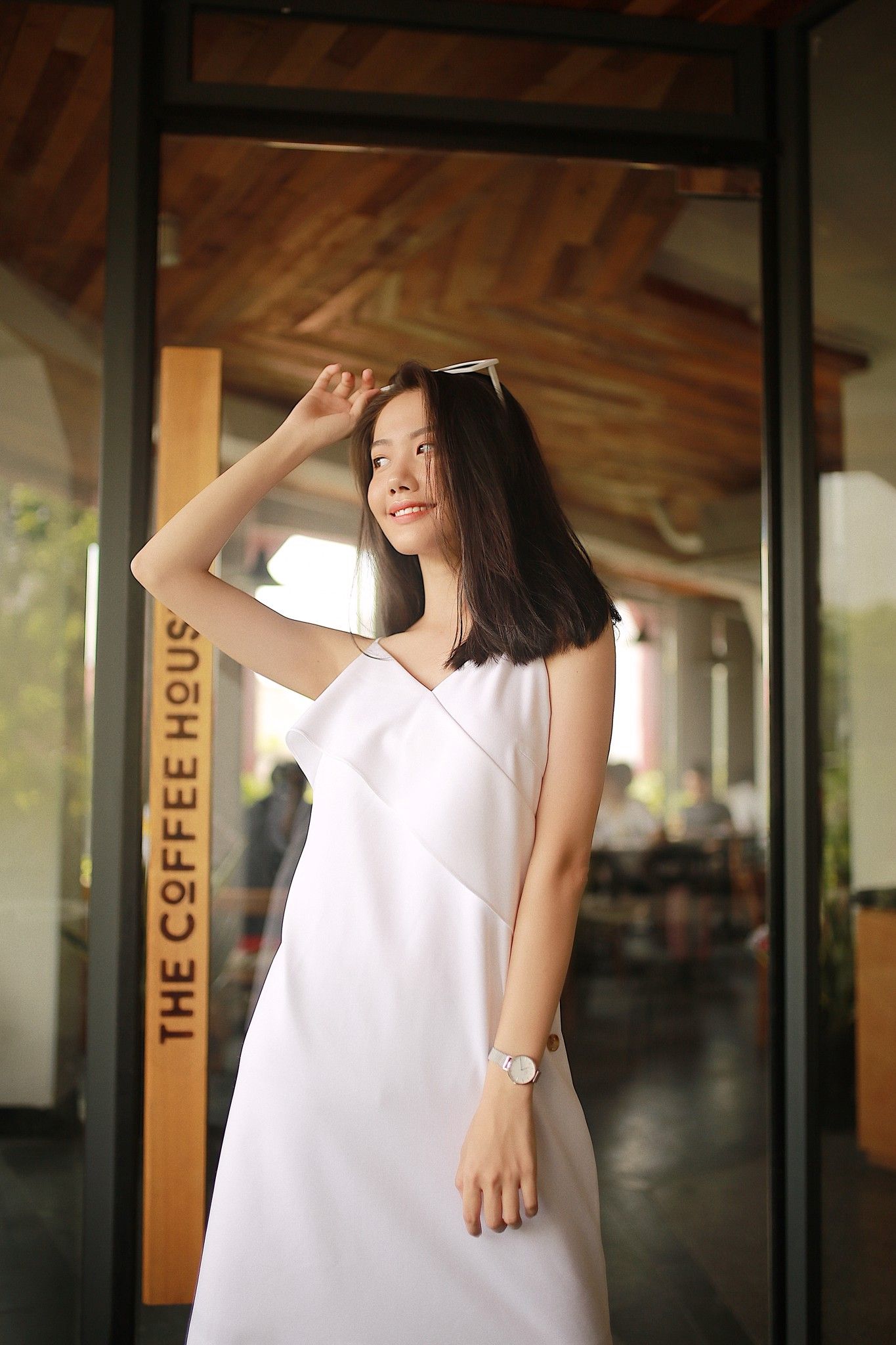 Đầm hai dây trắng