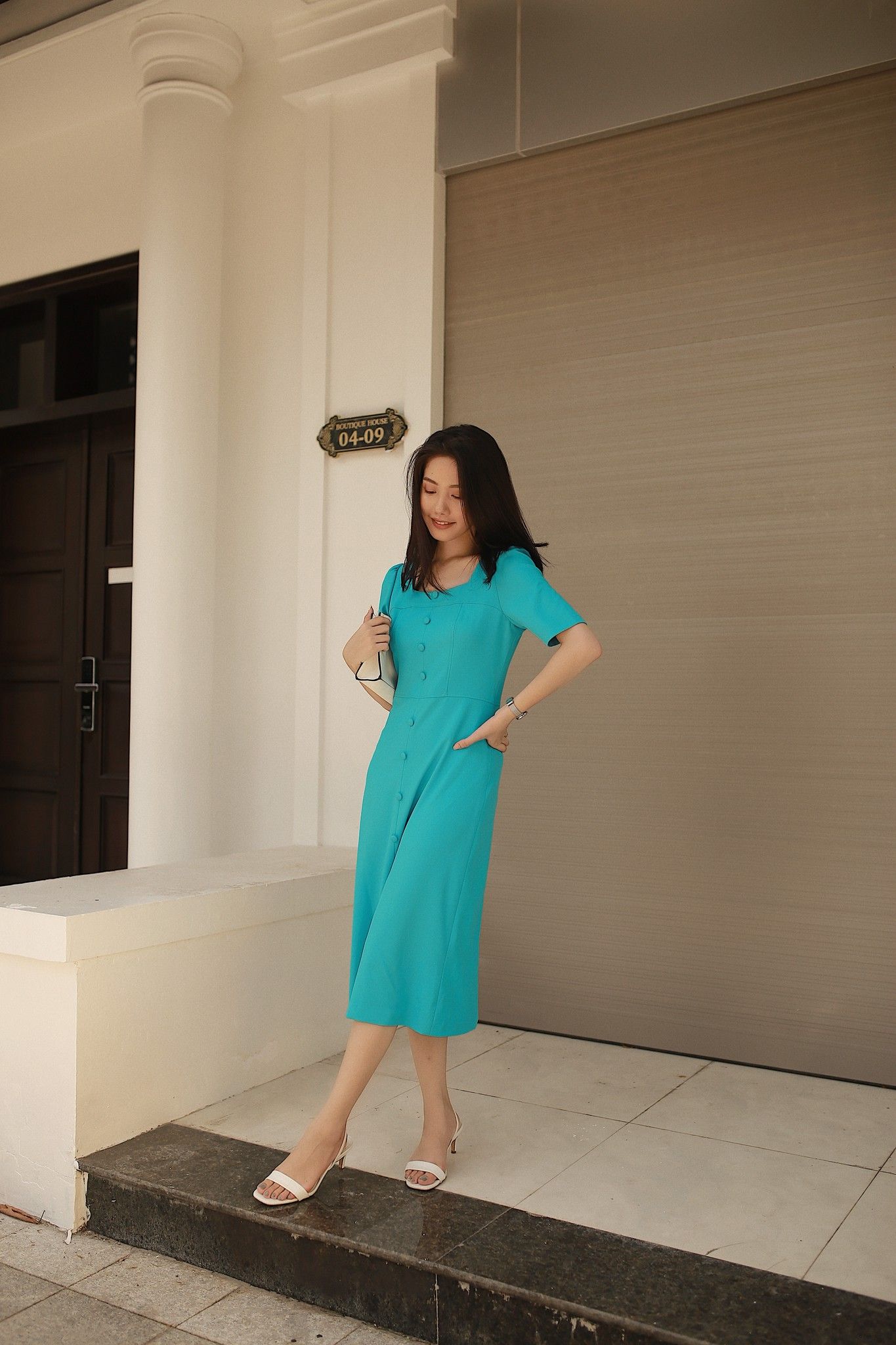 Đầm xanh cổ vuông vai bồng