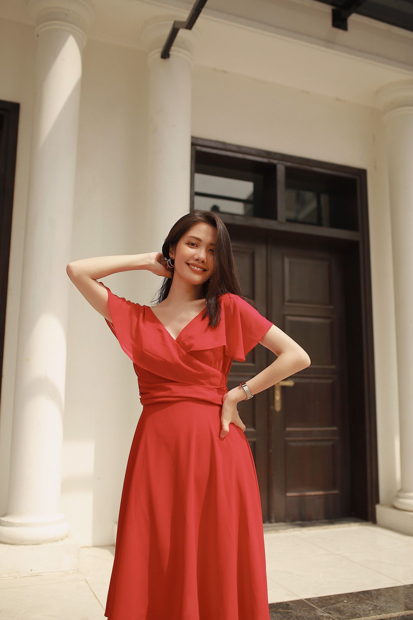 Đầm đỏ vạt chéo tay xòe