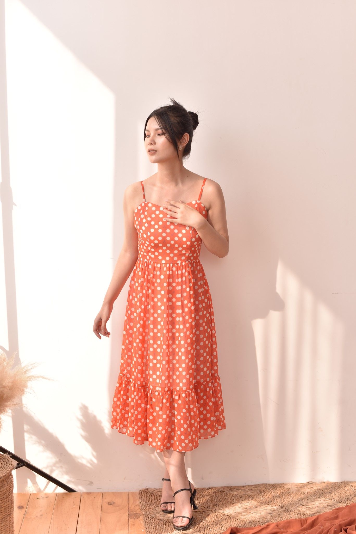 Đầm 2 dây xòe chấm bi