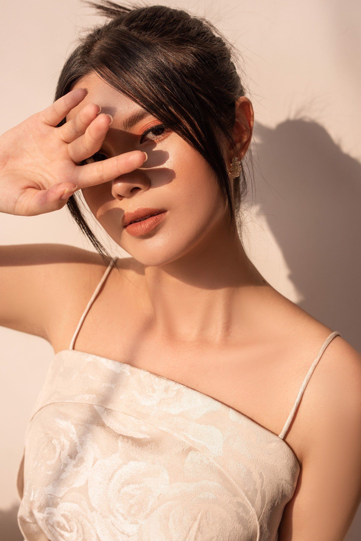 Đầm gấm hai dây