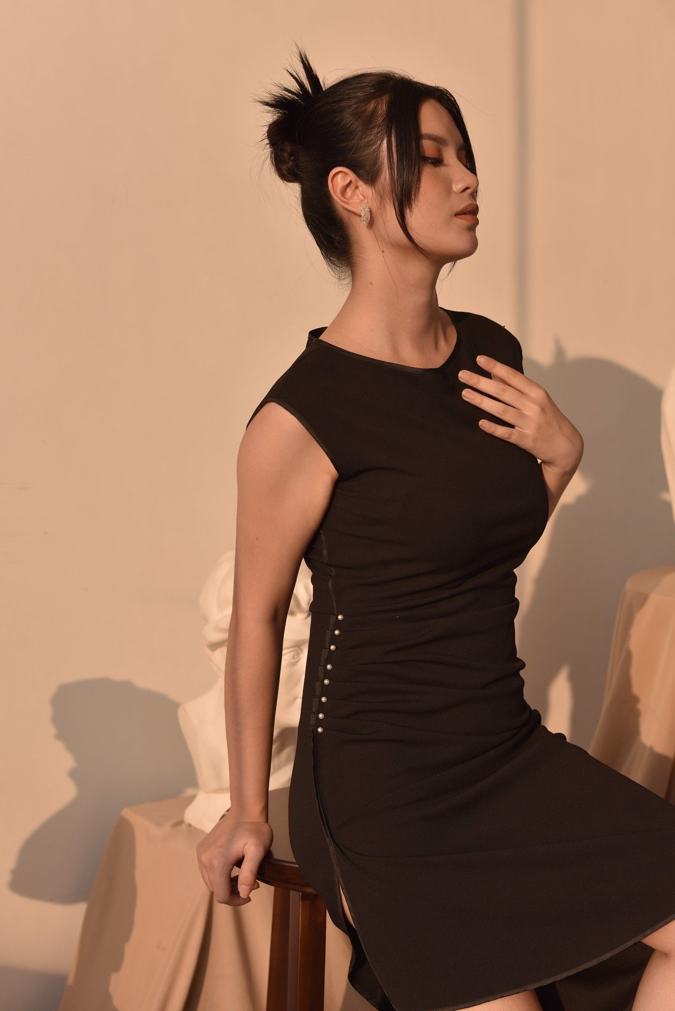 Đầm vai chờm nhúm eo đính hạt 6730591