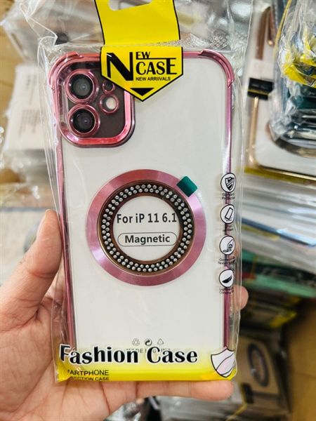 Ốp Newcase Hở Táo Đính Đá Viền Sạc