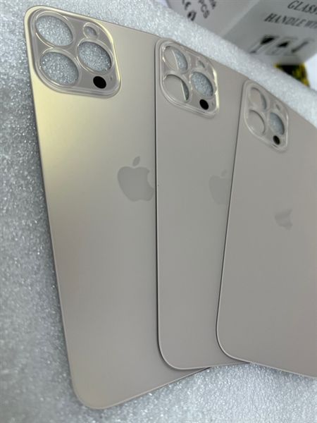 Lưng Iphone 13 Pro Max Vàng - Liền Khối