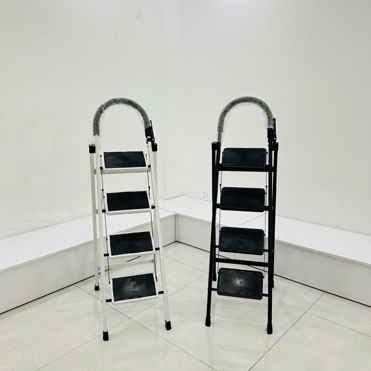 Thang ghế Thép carbon 4 bậc SUMIKA A304, chiều cao 92cm