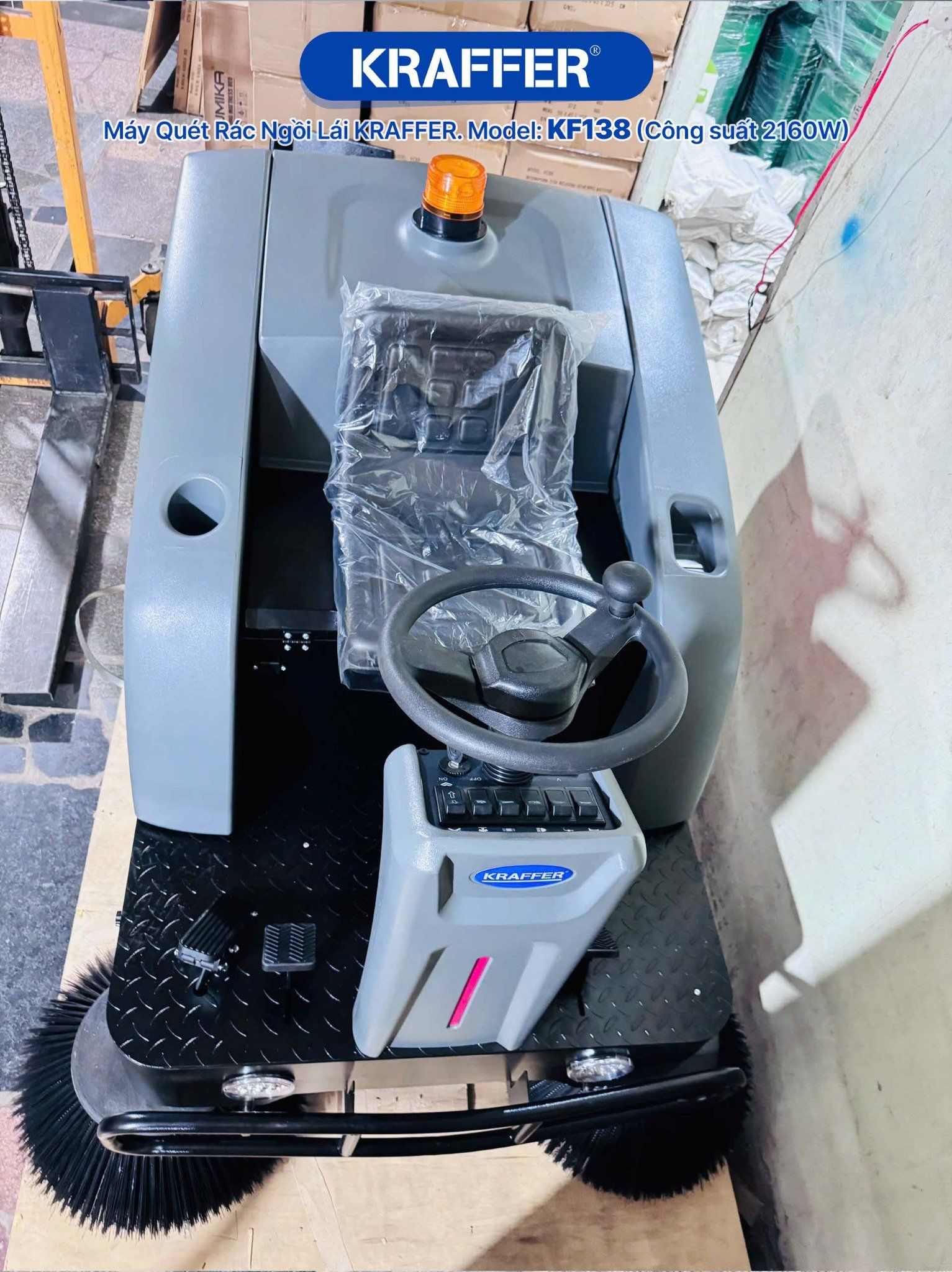 Máy quét rác ngồi lái KRAFFER KF138 dùng bình
