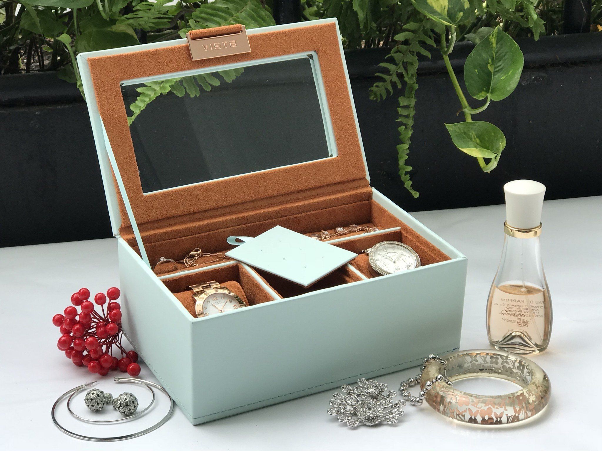 Hộp trang sức nhỏ xanh