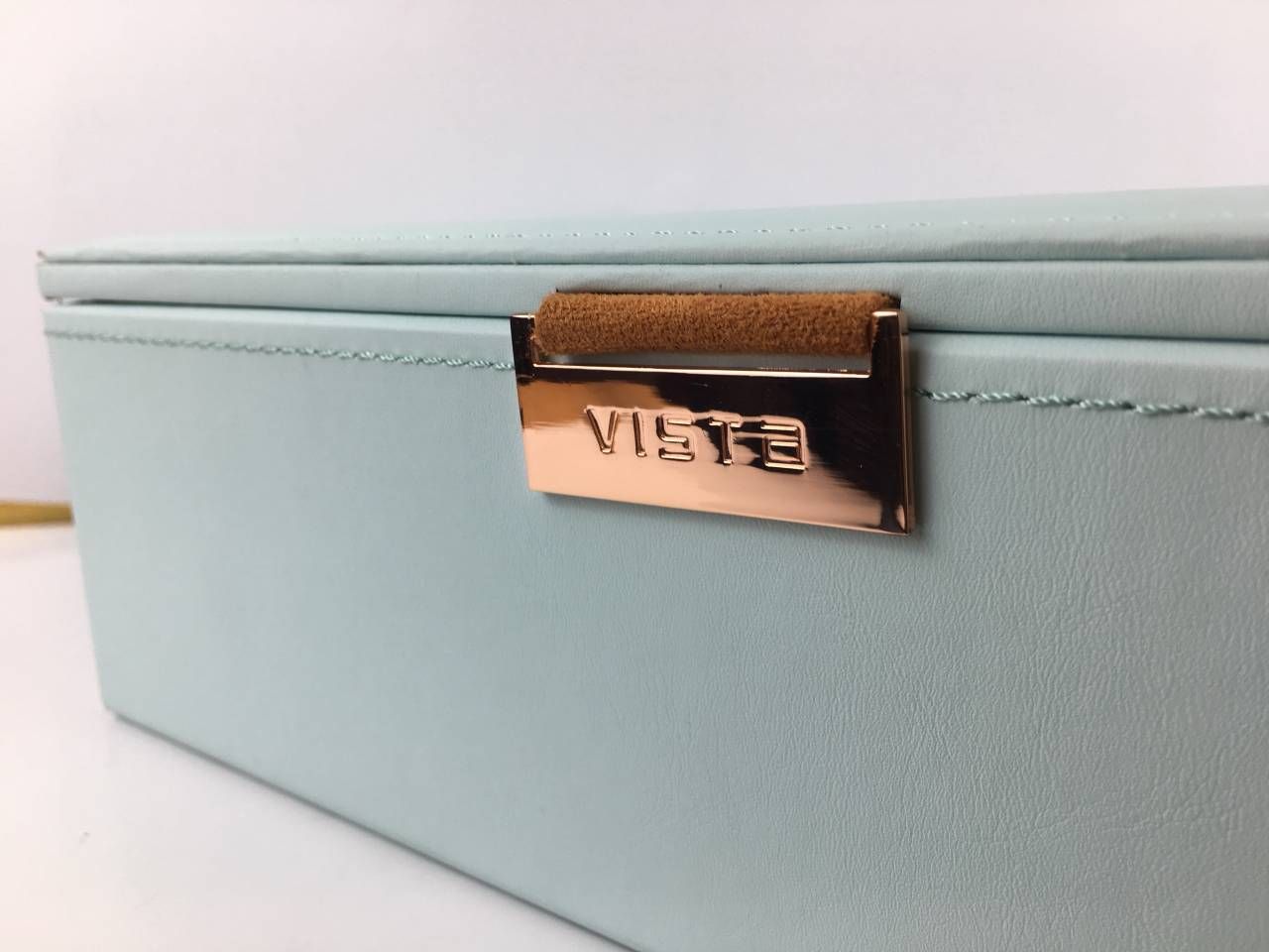 Hộp mắt kính xanh