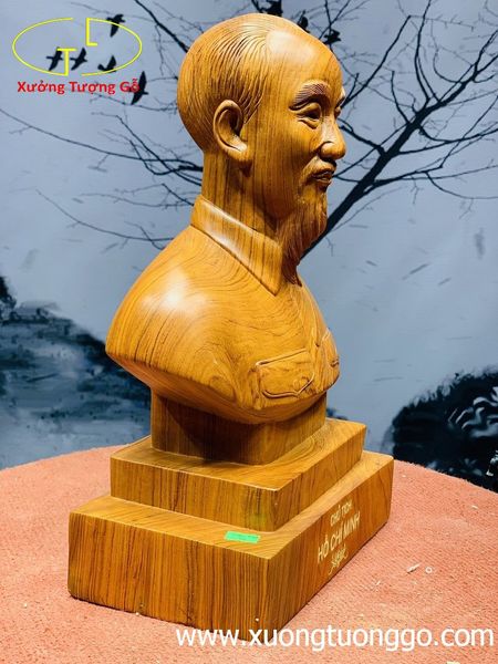 Chủ tịch Hồ Chí Minh gỗ hương.