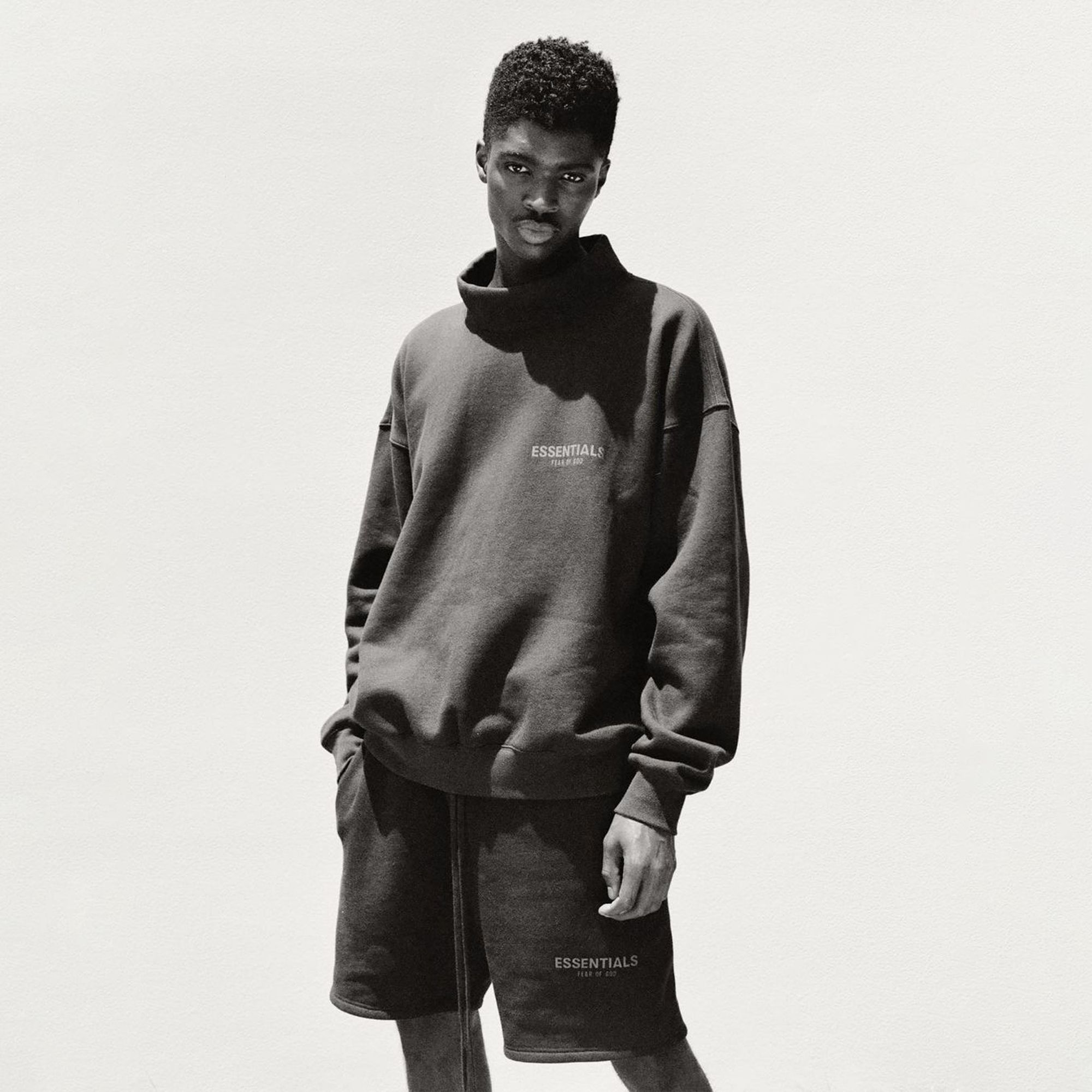 Essentials Pull-Over Mockneck - Black
