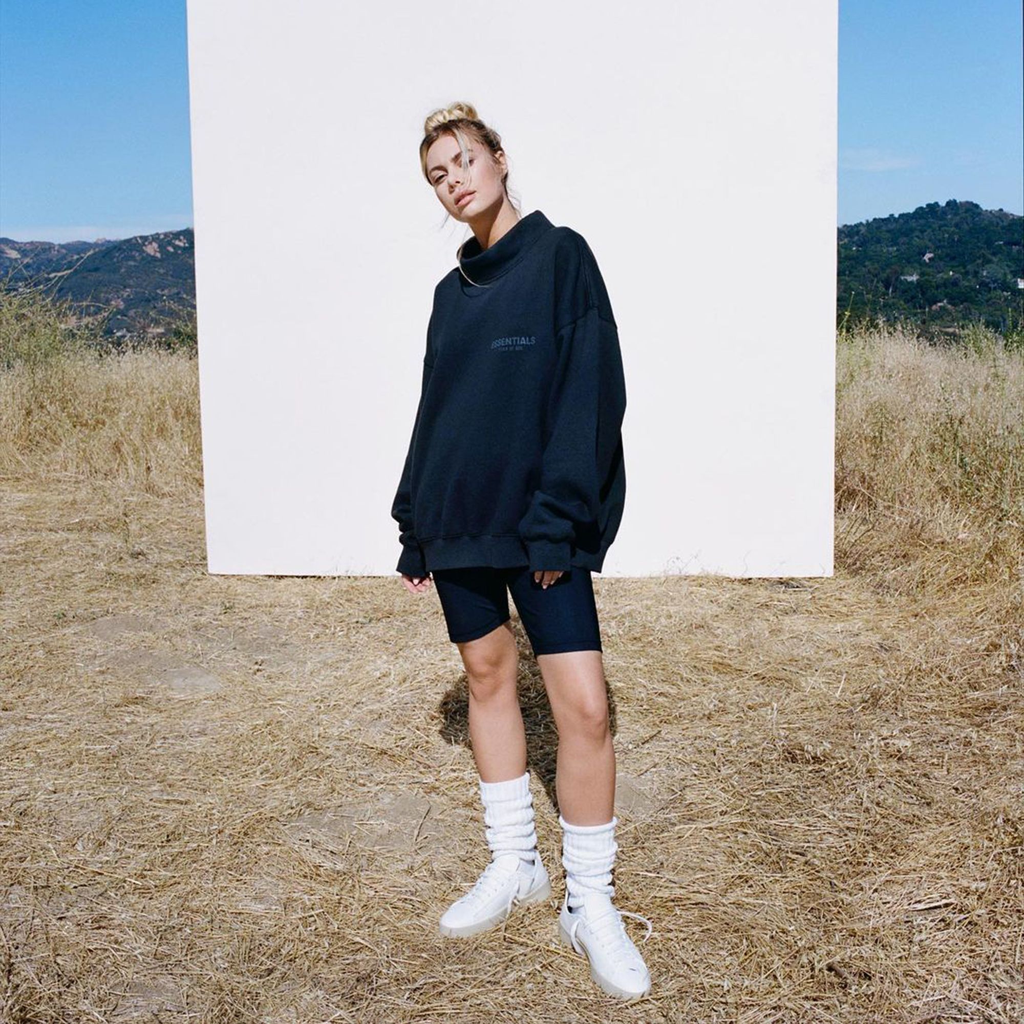 Essentials Pull-Over Mockneck - Black