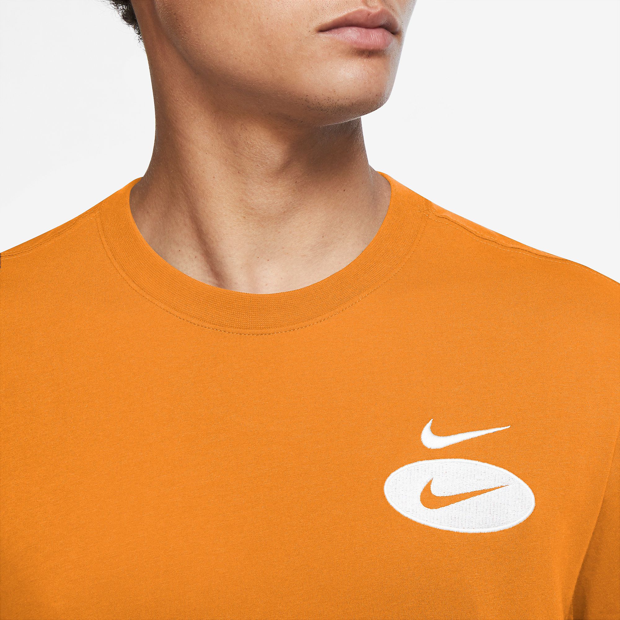 Nike Sportswear Embroidered T-Shirt - Orange
