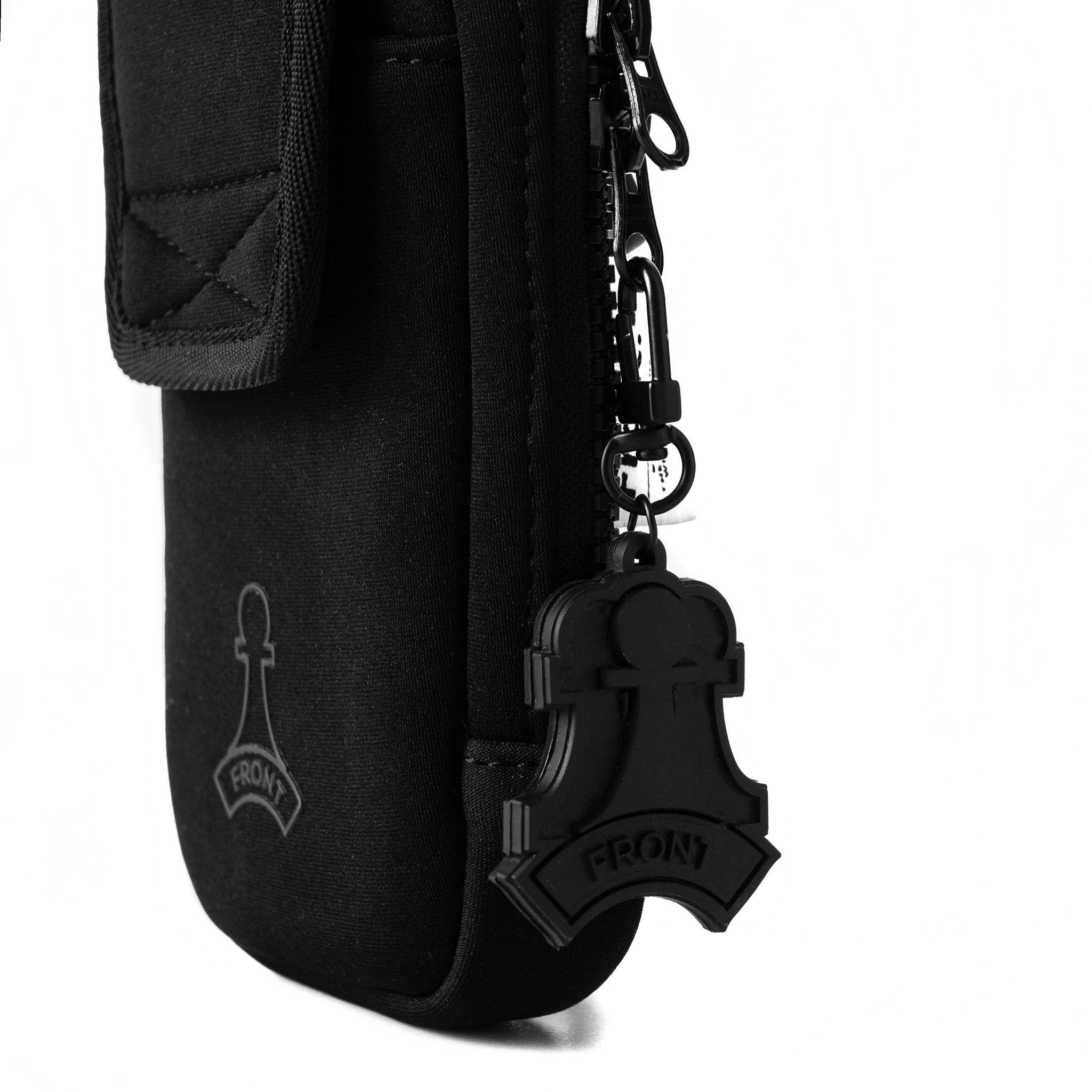  FRONT The Rook Mobile Pouch D421 - Black 