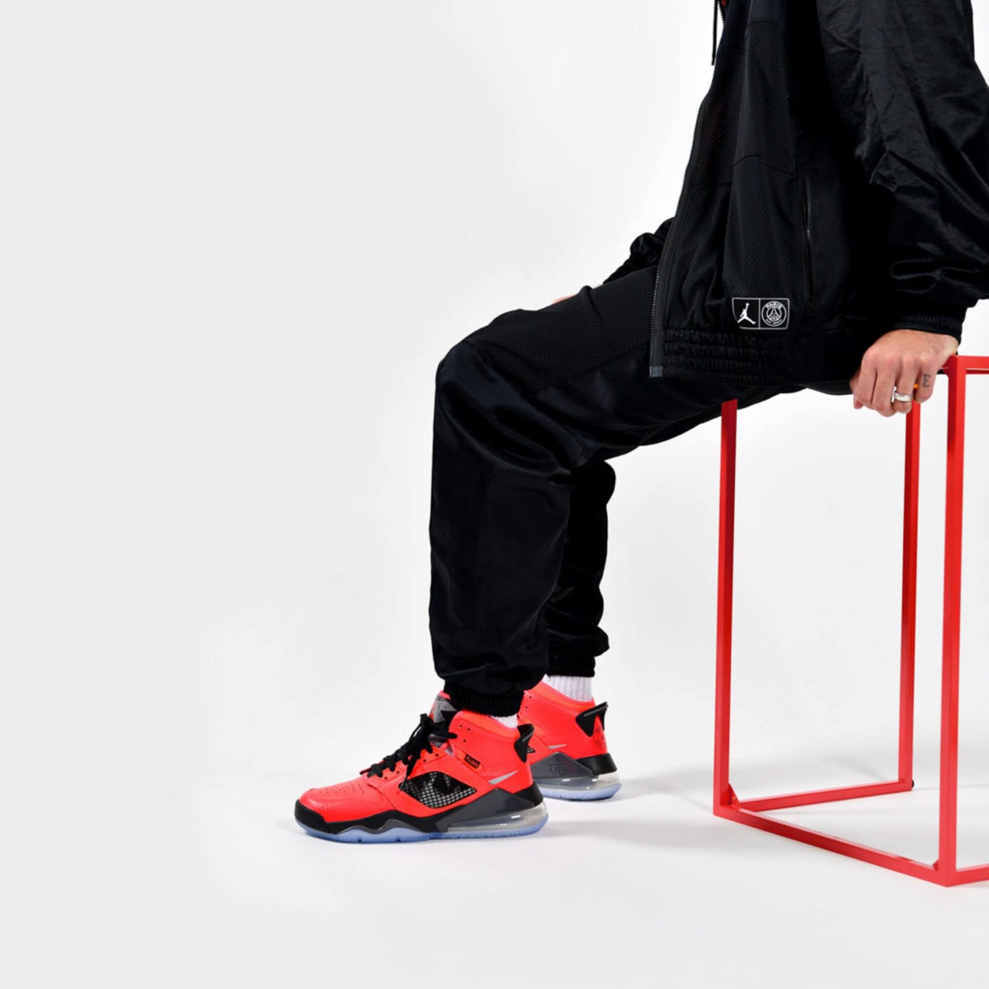 Paris Saint-Germain x Jordan Mars 270