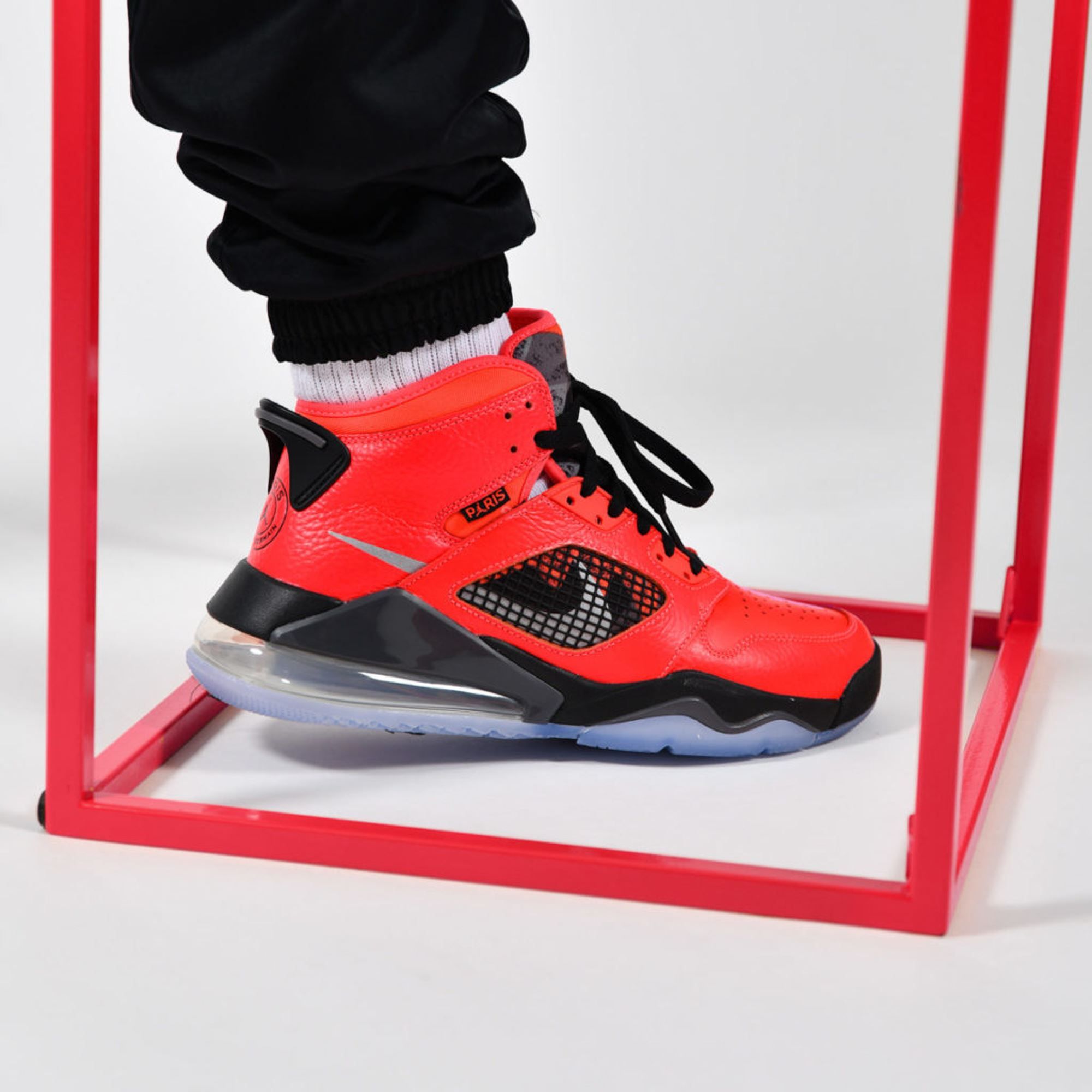 Paris Saint-Germain x Jordan Mars 270