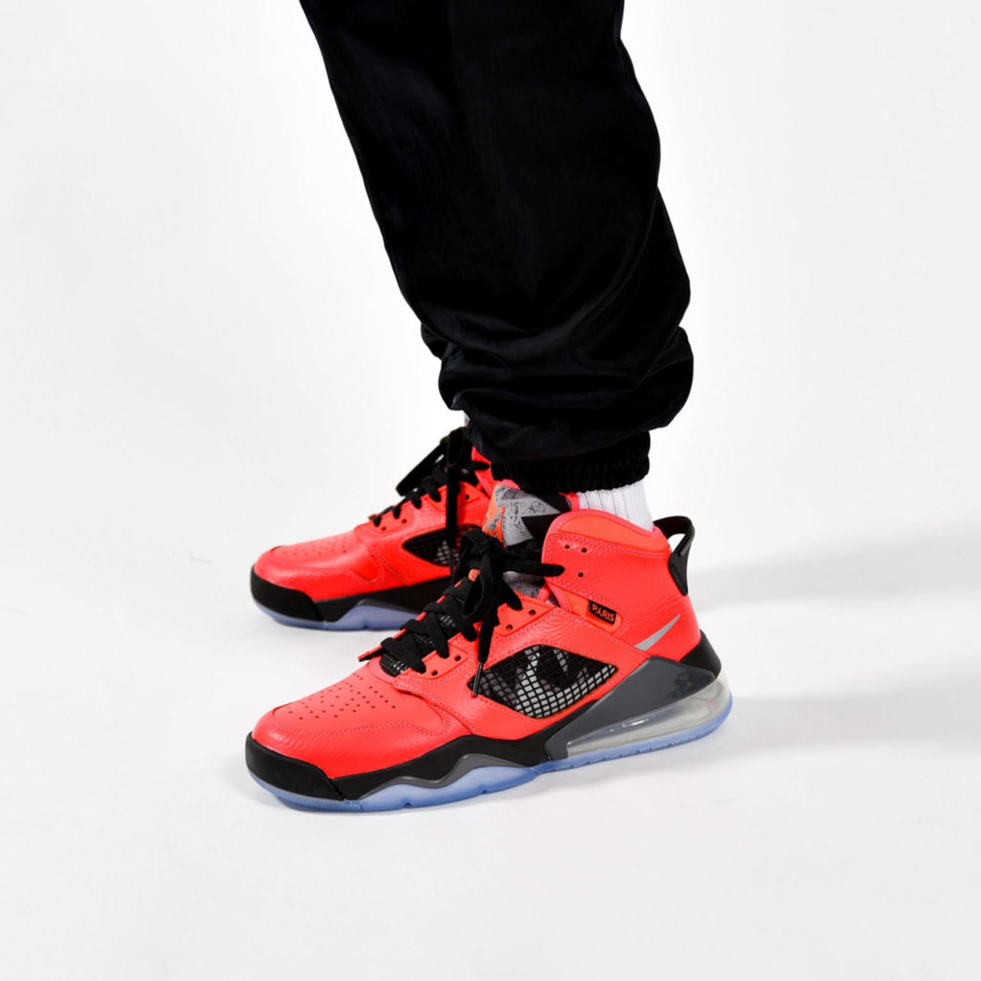 Paris Saint-Germain x Jordan Mars 270