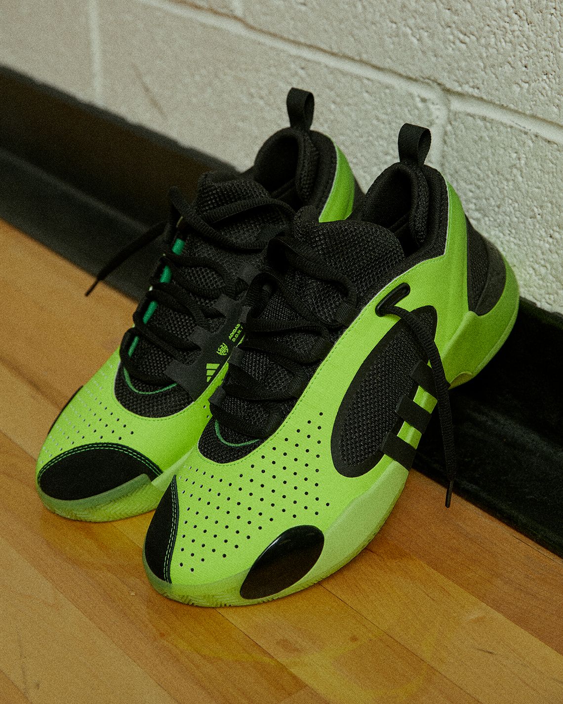  adidas D.O.N. Issue 5 - Black / Volt 