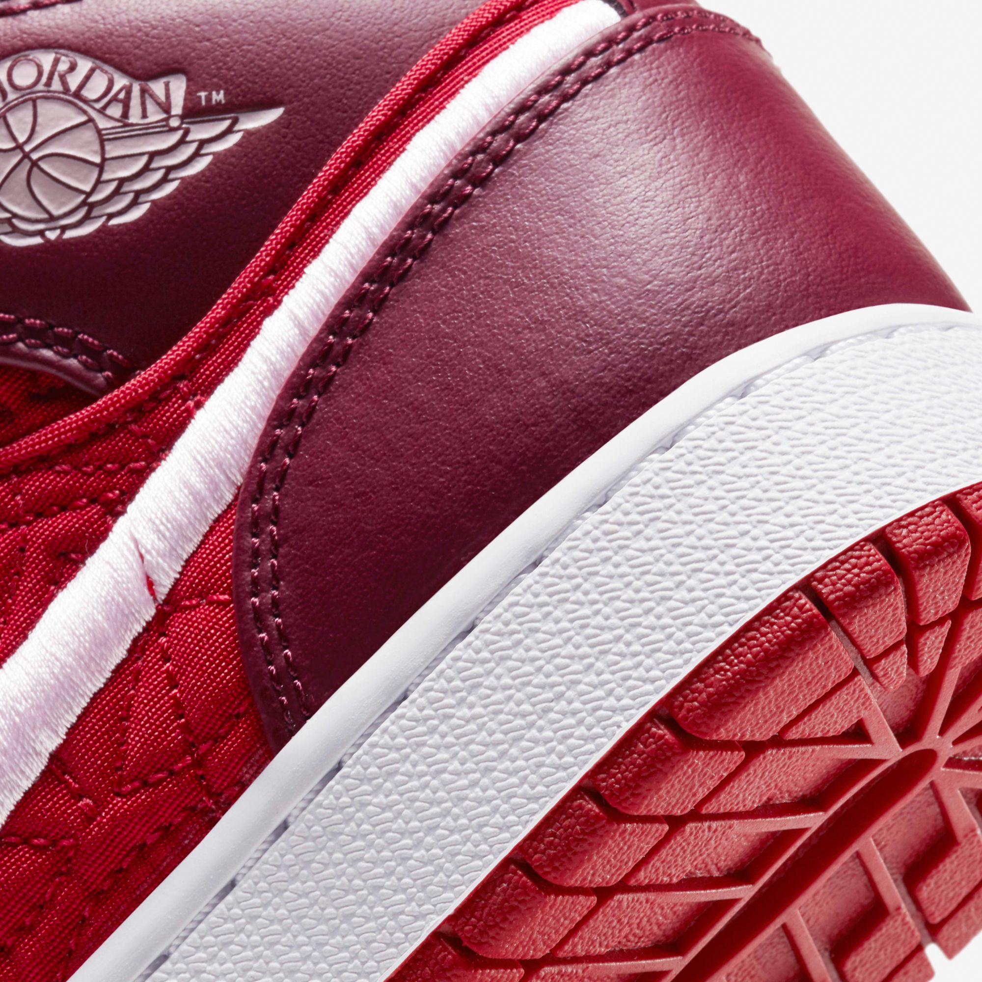 Air Jordan 1 Mid SE - Gym Red/Dark Beetroot