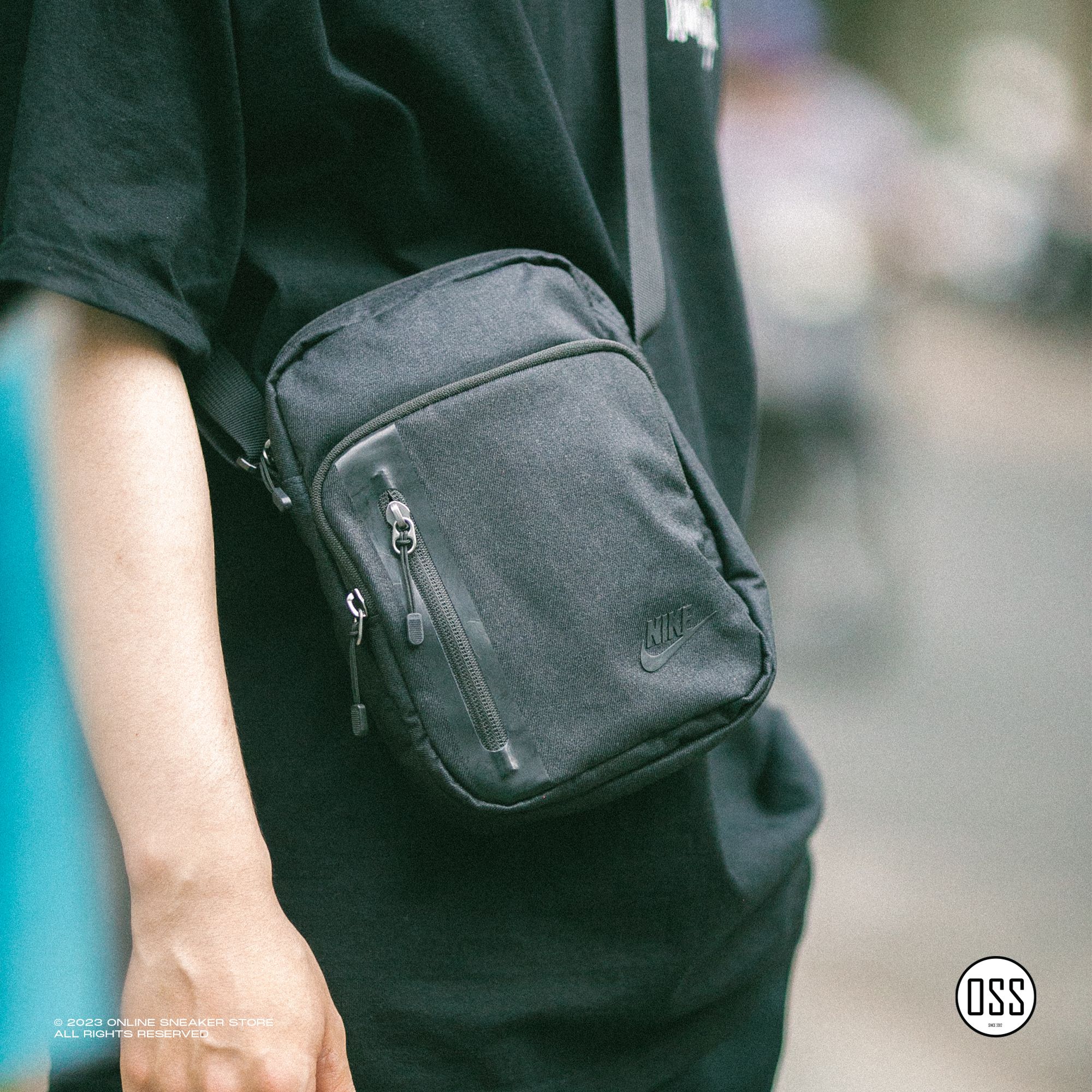 Nike Tech Cross-Body Bag - Black