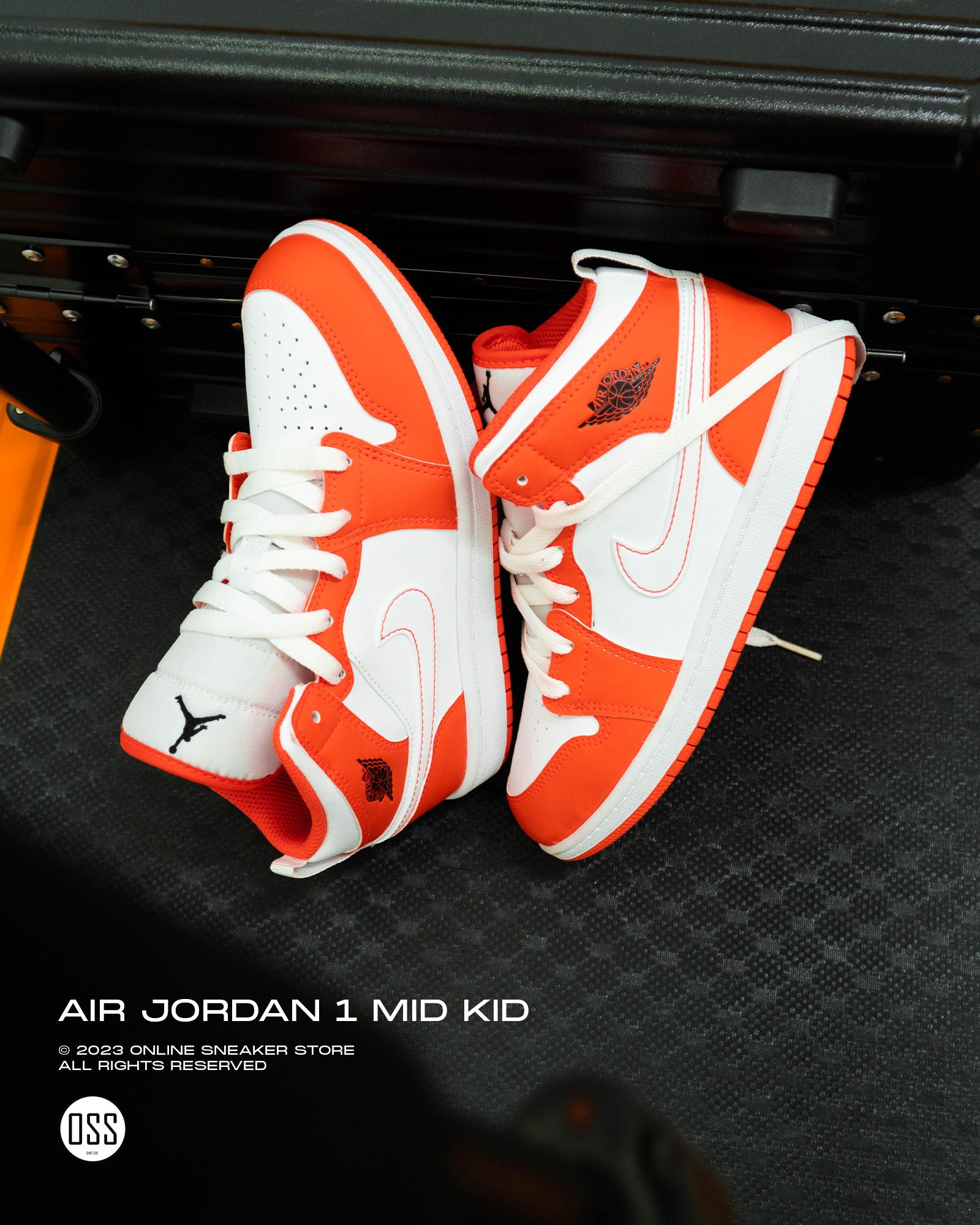  Air Jordan 1 Mid Kid - Electro Orange 