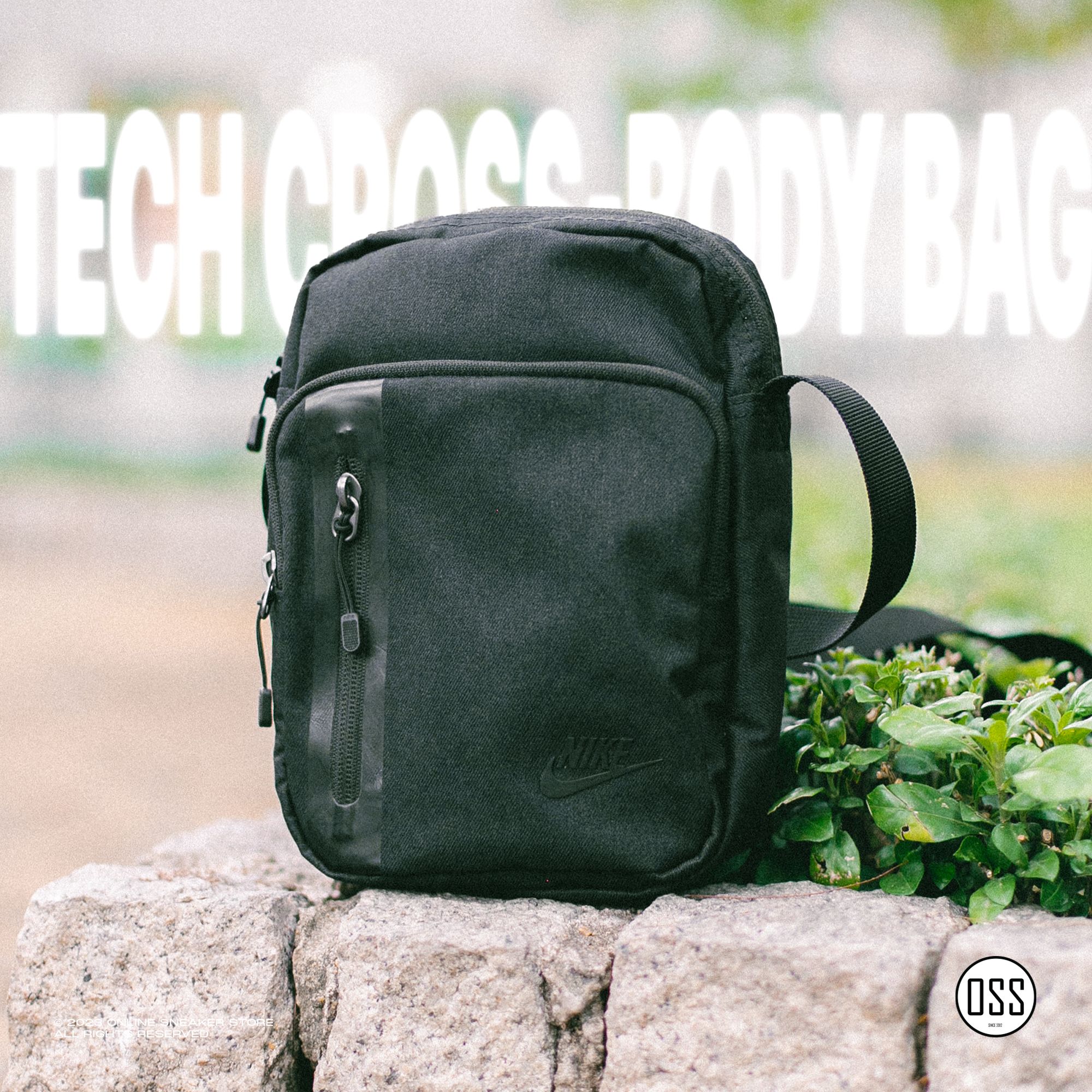 Nike Tech Cross-Body Bag - Black