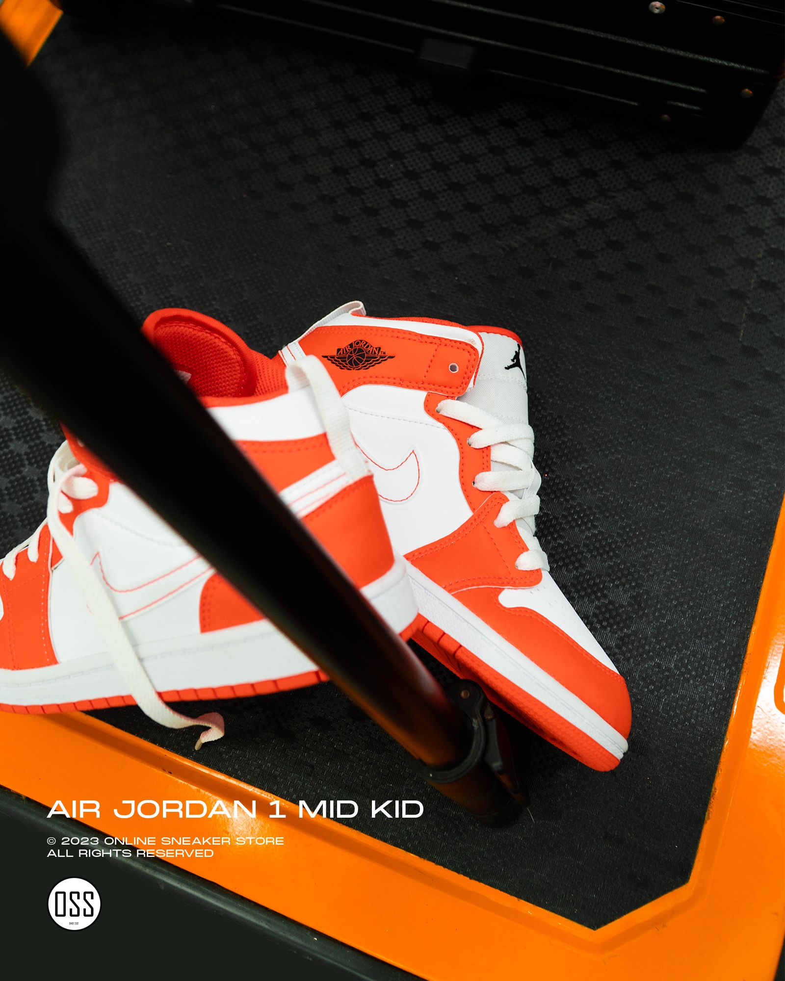  Air Jordan 1 Mid Kid - Electro Orange 